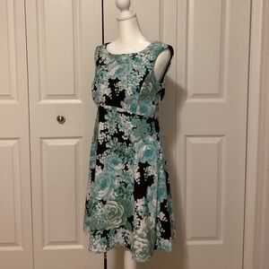 Dressbarn sleeveless boatneck fit and flare silhouette in flower print size 8P